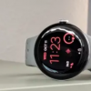 谷歌PixelWatch2具有与第一款手表相同的显示屏玻璃